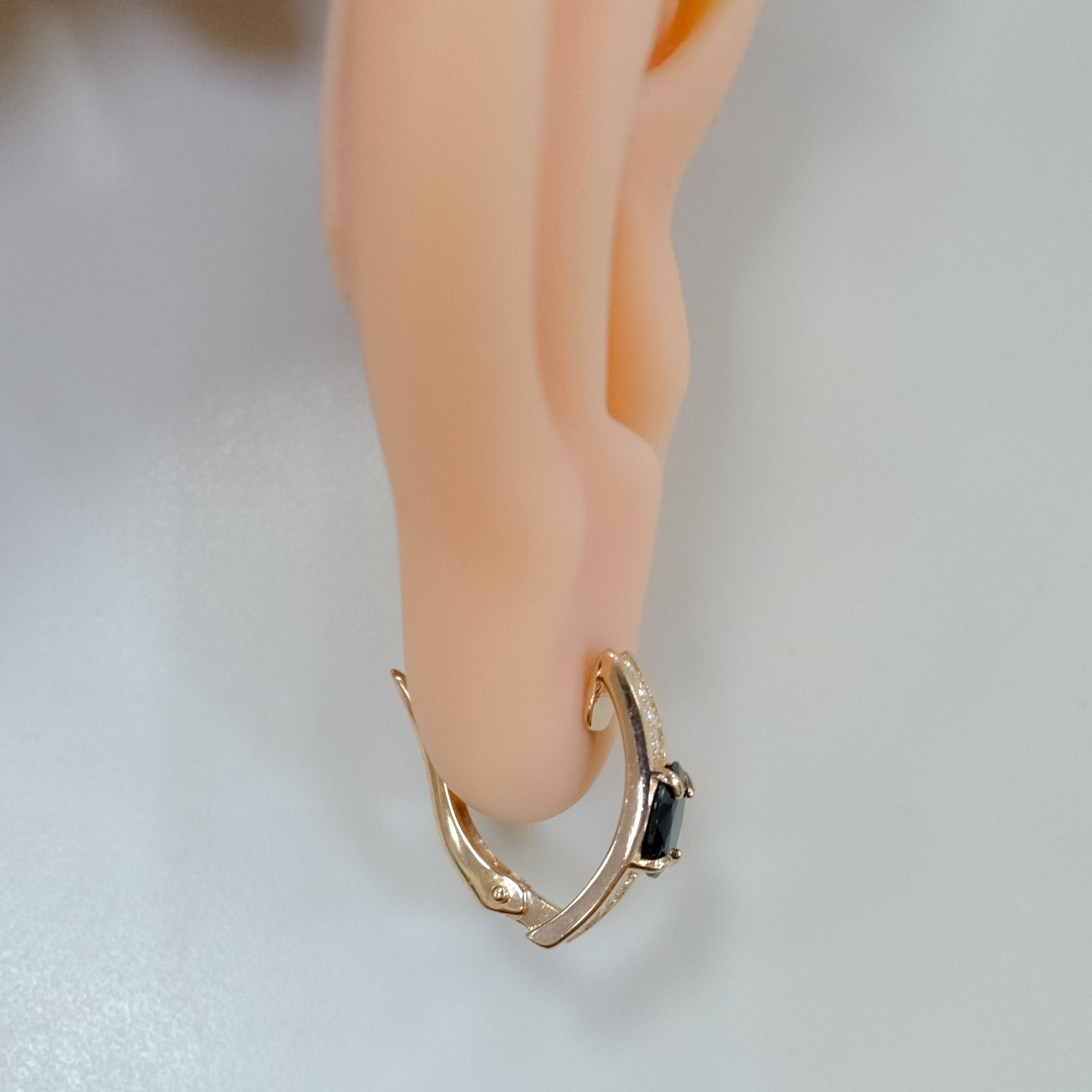Серебряные серьги со шпинелью